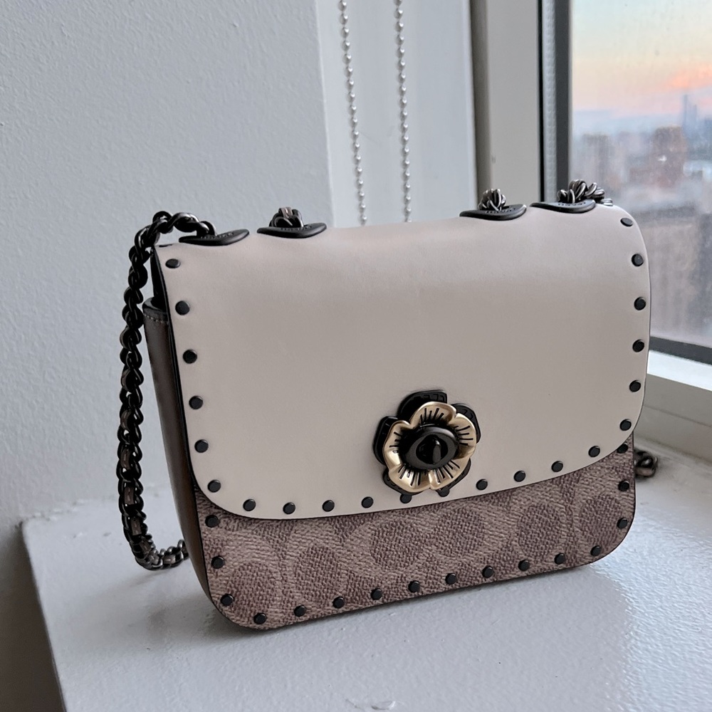 Madison Shoulder Bag 16 In Signature Canvas With Rivets